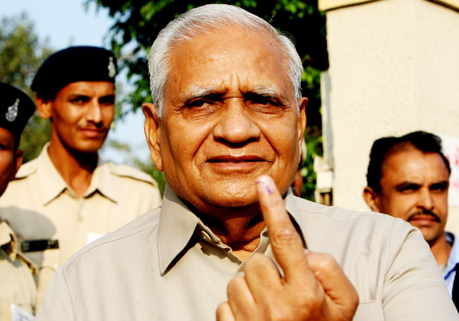 देखें गुजरात विधानसभा चुनाव के आखिरी दौर के मतदान की तस्वीरें