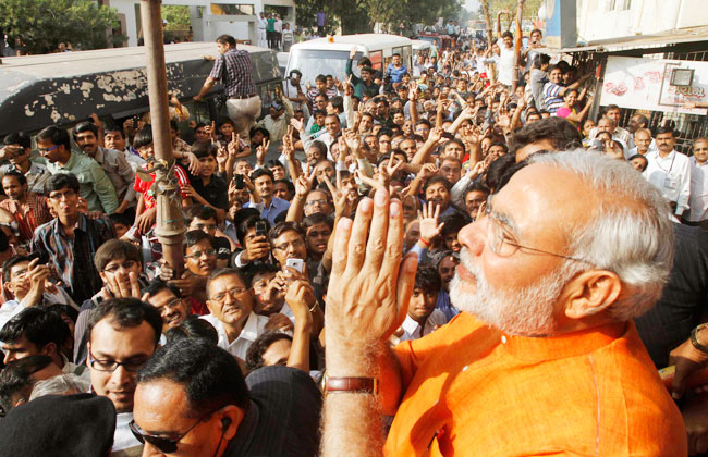 देखें गुजरात विधानसभा चुनाव के आखिरी दौर के मतदान की तस्वीरें