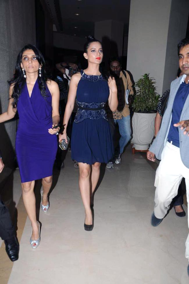 'हार्पर बाजार' के कवर पेज अनावरण पर पहुंचे सितारे | कवर पेज पर सितारे