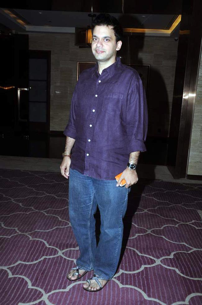 'हार्पर बाजार' के कवर पेज अनावरण पर पहुंचे सितारे | कवर पेज पर सितारे