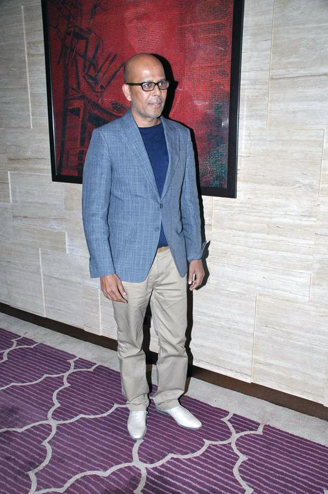 'हार्पर बाजार' के कवर पेज अनावरण पर पहुंचे सितारे | कवर पेज पर सितारे