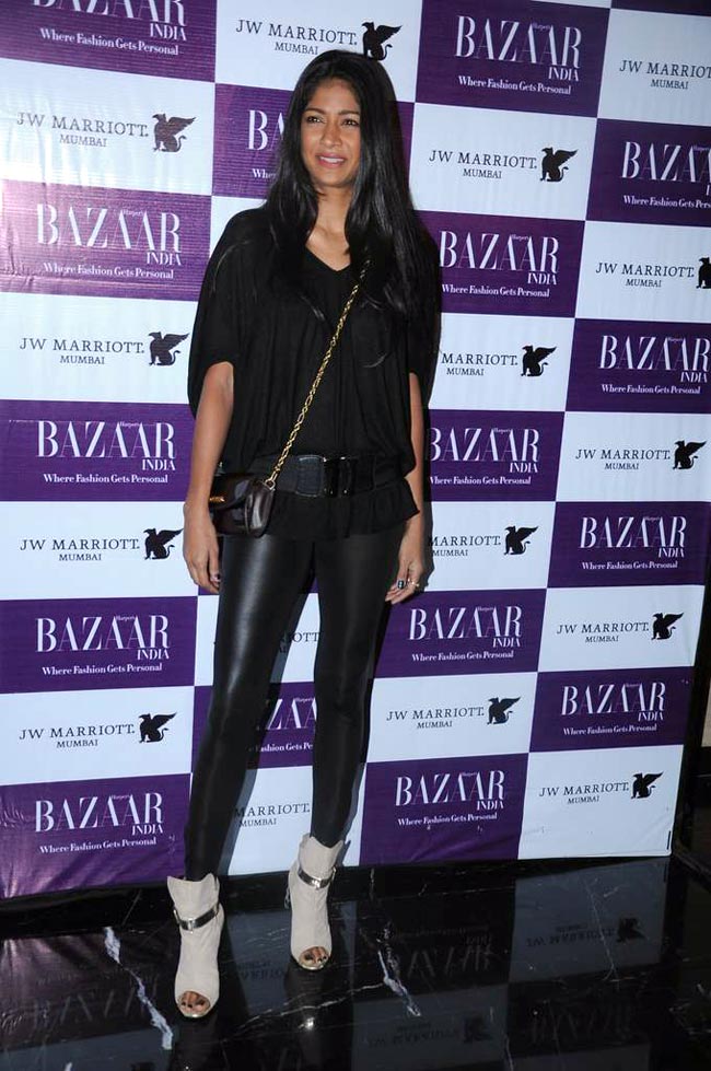 'हार्पर बाजार' के कवर पेज अनावरण पर पहुंचे सितारे | कवर पेज पर सितारे