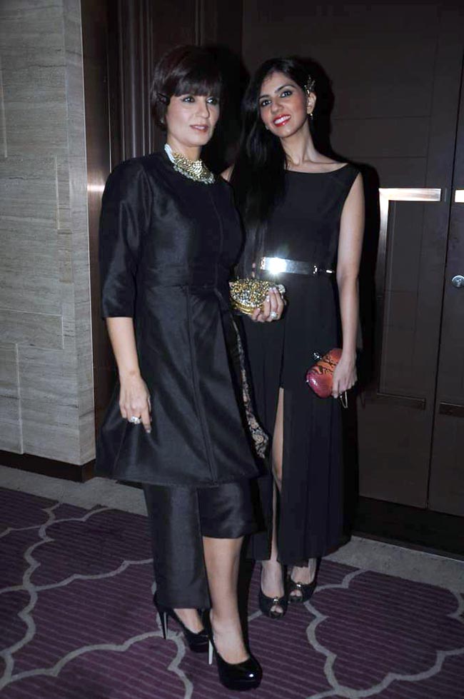 'हार्पर बाजार' के कवर पेज अनावरण पर पहुंचे सितारे | कवर पेज पर सितारे