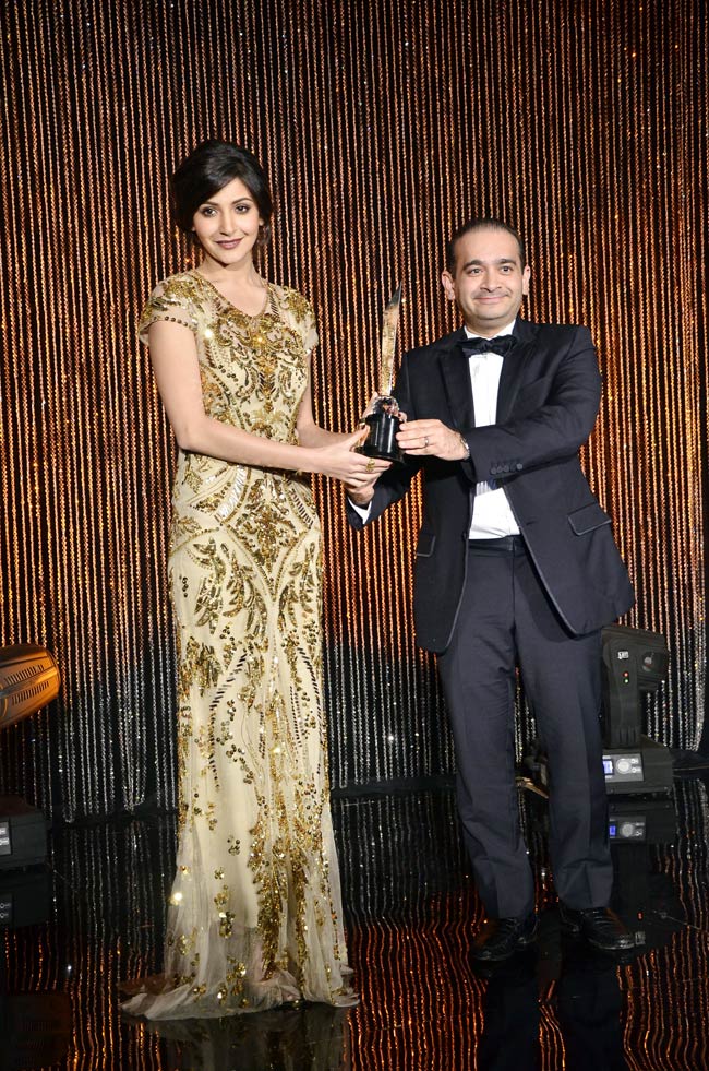 'Hello अवॉर्ड्स' में बॉलीवुड सितारों का जलवा | ग्लैमर का तड़का