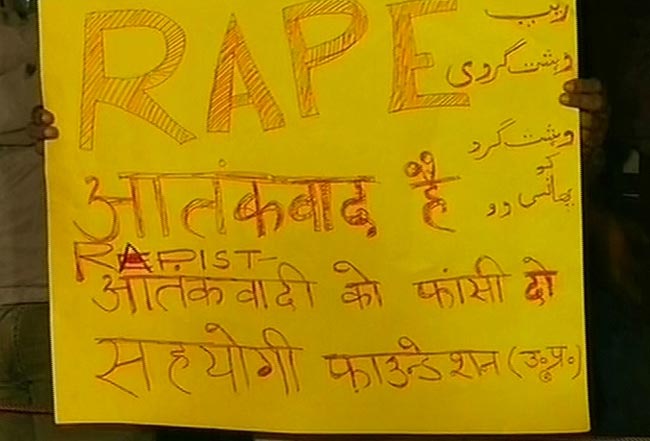 गैंगरेप के खिलाफ आक्रोश, देश मांग रहा इंसाफ