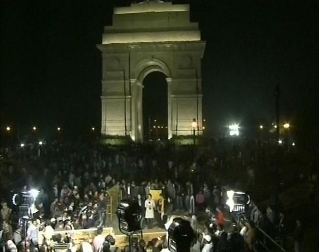 गैंगरेप के खिलाफ आक्रोश, देश मांग रहा इंसाफ