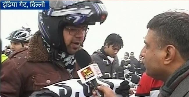 गैंगरेप: दिल्‍ली में धारा 144, प्रदर्शनकारियों को जबरन हटाया गया