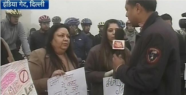 गैंगरेप: दिल्‍ली में धारा 144, प्रदर्शनकारियों को जबरन हटाया गया