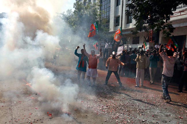 गुजरात में जीत का जश्न | मोदी की अनदेखी तस्वीरें