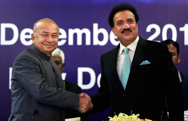 तस्वीरों में 14 दिसंबर 2012 की बड़ी खबरें | पढ़ें