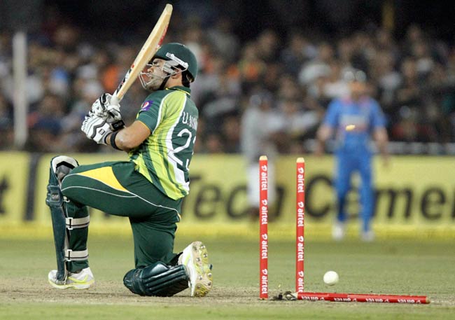 युवी के 'छक्कों' और डिंडा के 'झटकों' से जीता भारत | पढ़ें