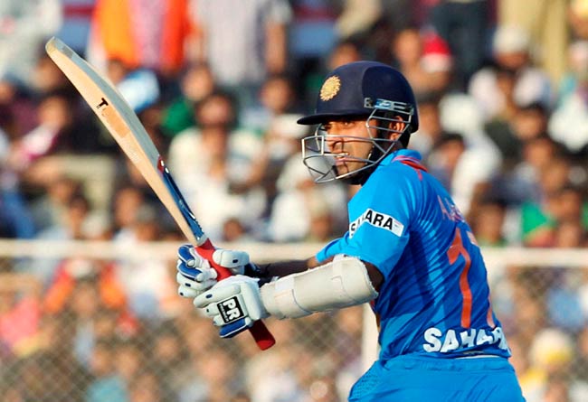 युवी के 'छक्कों' और डिंडा के 'झटकों' से जीता भारत | पढ़ें