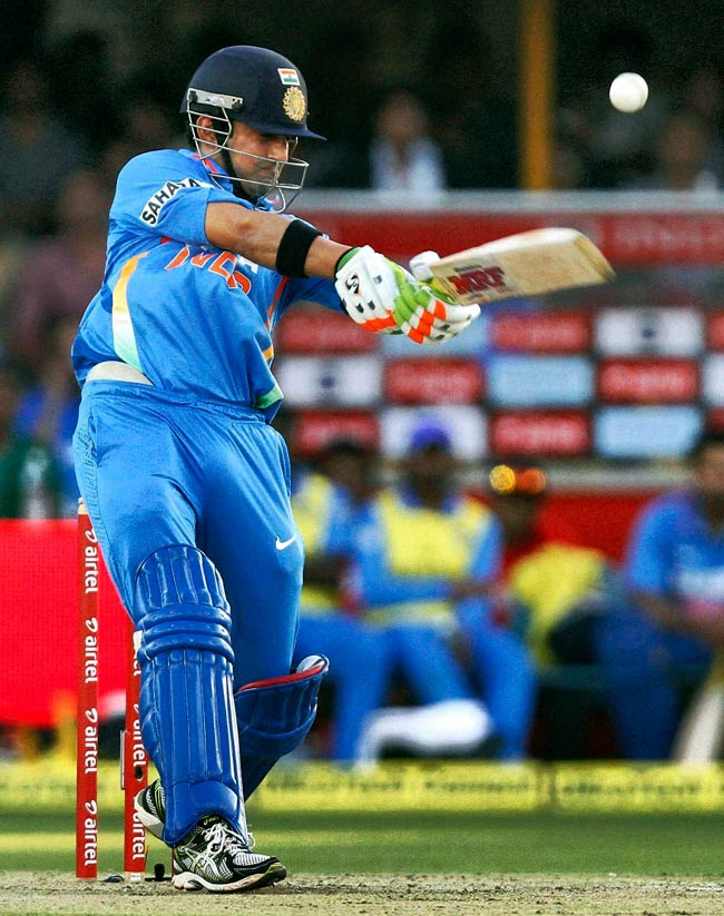 युवी के 'छक्कों' और डिंडा के 'झटकों' से जीता भारत | पढ़ें