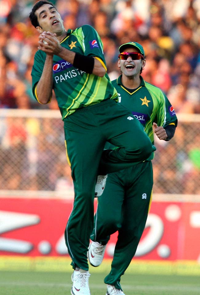 युवी के 'छक्कों' और डिंडा के 'झटकों' से जीता भारत | पढ़ें