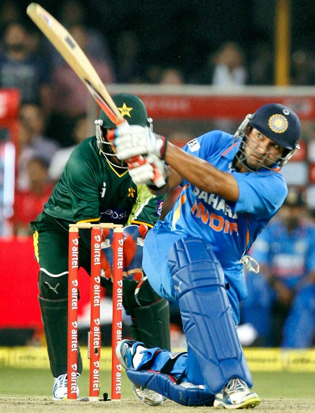 युवी के 'छक्कों' और डिंडा के 'झटकों' से जीता भारत | पढ़ें