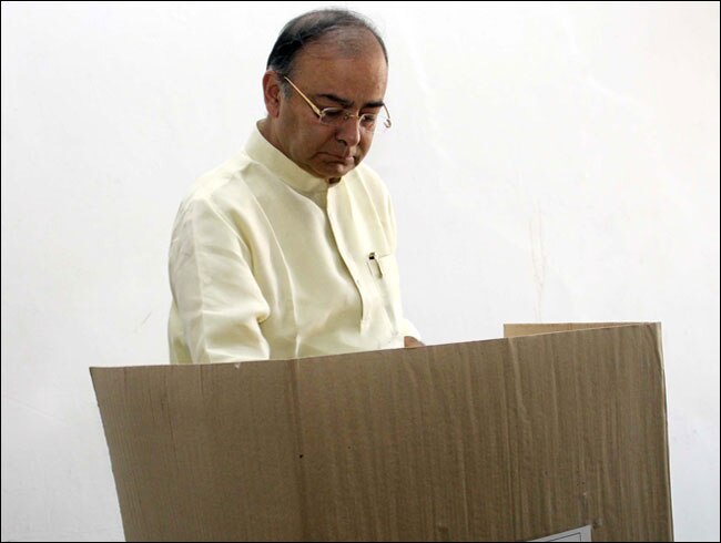 देखें गुजरात विधानसभा चुनाव के आखिरी दौर के मतदान की तस्वीरें