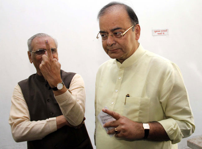 देखें गुजरात विधानसभा चुनाव के आखिरी दौर के मतदान की तस्वीरें