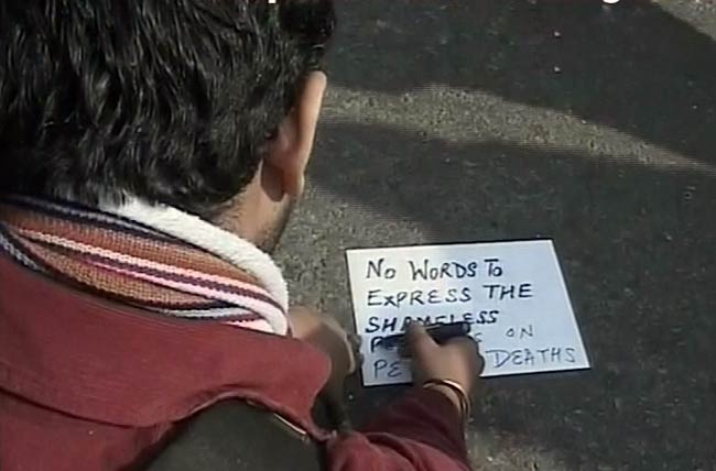 गैंगरेप पीड़िता की मौत के बाद शांतिपूर्ण प्रदर्शन | शोक में देश