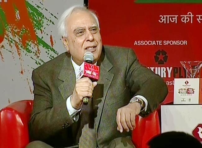 आजतक एजेंडा 2012: तस्वीरों में देखें कैसा रहा पहला दिन...