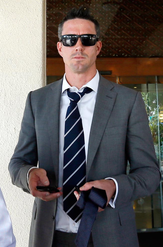 2012 में क्रिकेटः संन्यास और रिकॉर्डों का साल