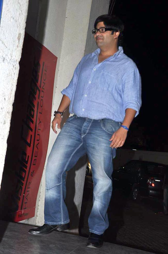 'खिलाड़ी-786' की स्‍क्रीनिंग पर सितारों का जलवा