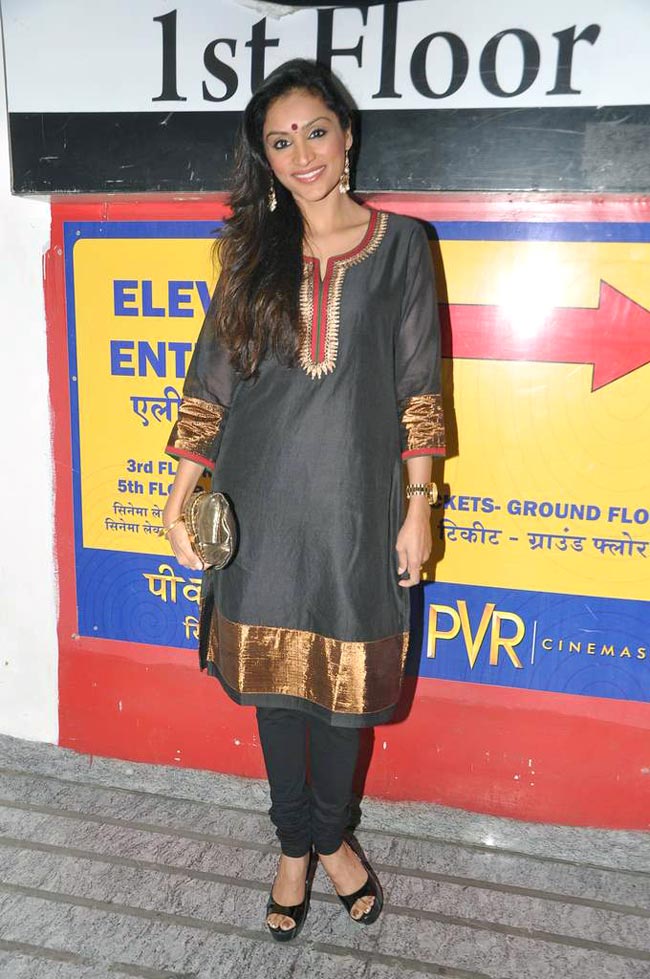 'खिलाड़ी-786' की स्‍क्रीनिंग पर सितारों का जलवा