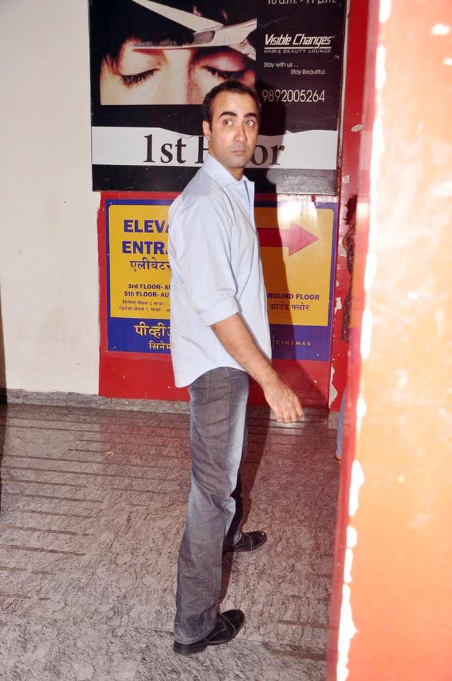 'खिलाड़ी-786' की स्‍क्रीनिंग पर सितारों का जलवा