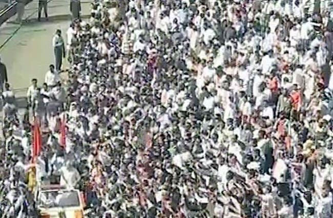 गुजरात: भव्‍य समारोह में नरेंद्र मोदी की ताजपोशी