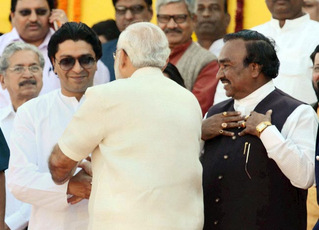 गुजरात: भव्‍य समारोह में नरेंद्र मोदी की ताजपोशी