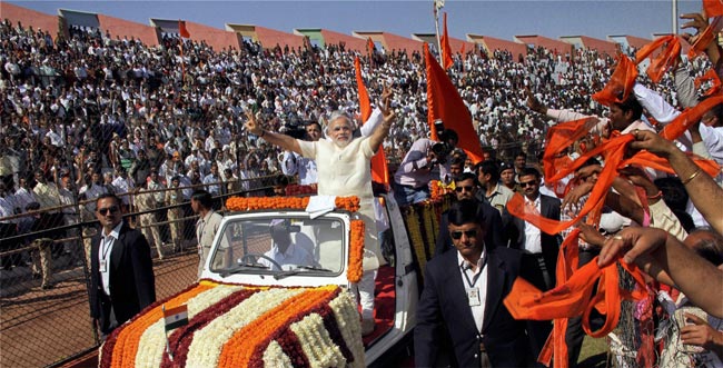 गुजरात: भव्‍य समारोह में नरेंद्र मोदी की ताजपोशी