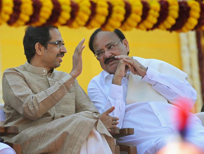 गुजरात: भव्‍य समारोह में नरेंद्र मोदी की ताजपोशी