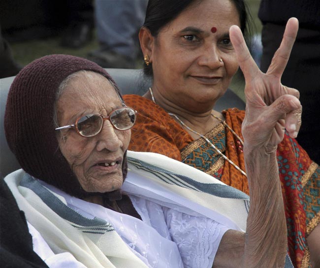 गुजरात: भव्‍य समारोह में नरेंद्र मोदी की ताजपोशी