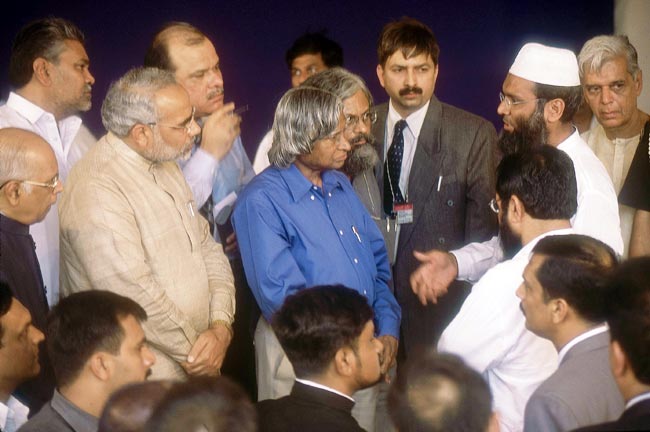 नरेंद्र मोदी का 'शून्‍य' से 'शिखर' तक का सफर...