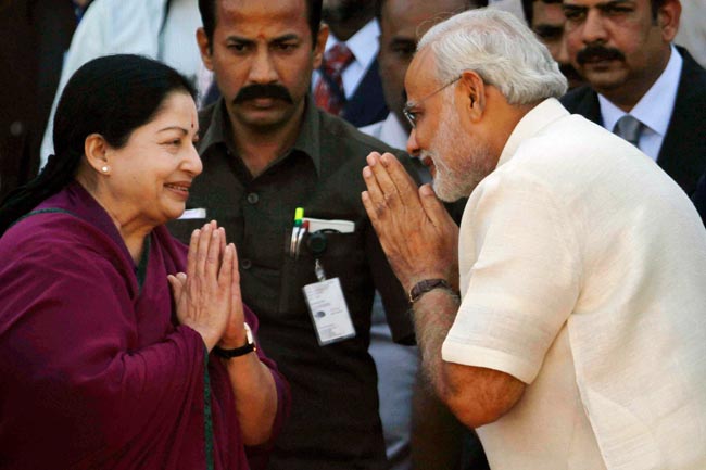 गुजरात: भव्‍य समारोह में नरेंद्र मोदी की ताजपोशी