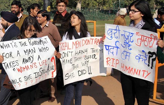गैंगरेप के खिलाफ आक्रोश, देश मांग रहा इंसाफ