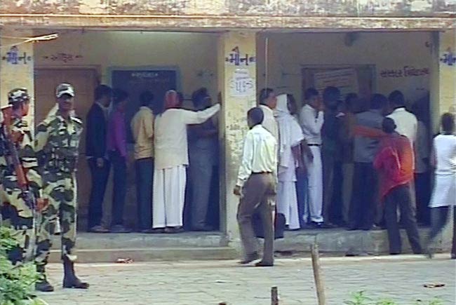 13 दिसंबर 2012: तस्वीरों में दिनभर की बड़ी खबरें | पढ़ें