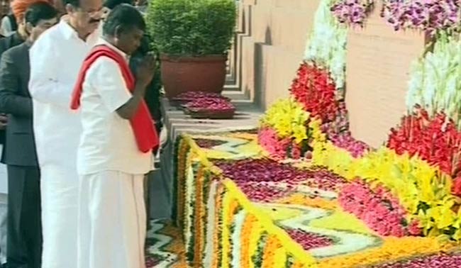 13 दिसंबर 2012: तस्वीरों में दिनभर की बड़ी खबरें | पढ़ें