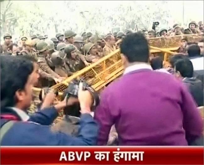 30 दिसंबर 2012: तस्वीरों में दिनभर की बड़ी खबरें