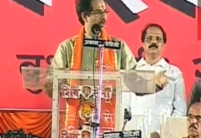 तस्‍वीरों में देखें 11 दिसंबर 2012 की अहम खबरें