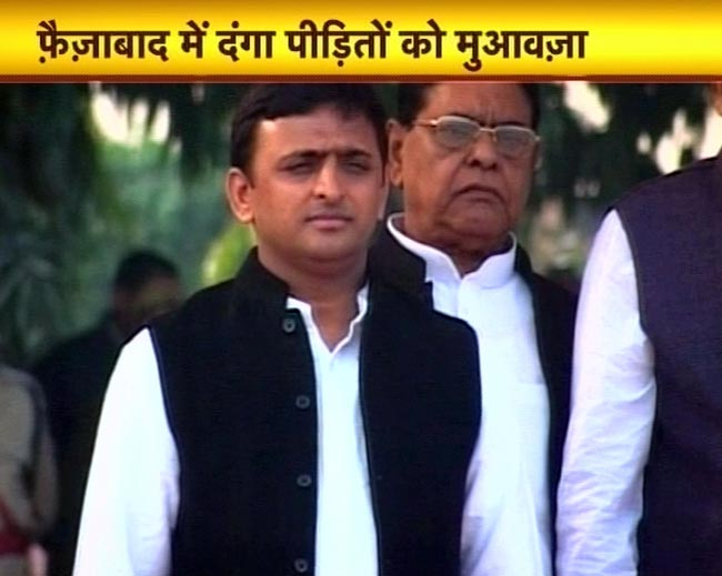 तस्‍वीरों में देखें 11 दिसंबर 2012 की अहम खबरें