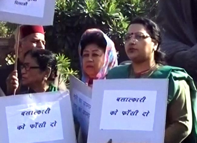 19 दिसंबर 2012: तस्वीरों में दिनभर की बड़ी खबरें