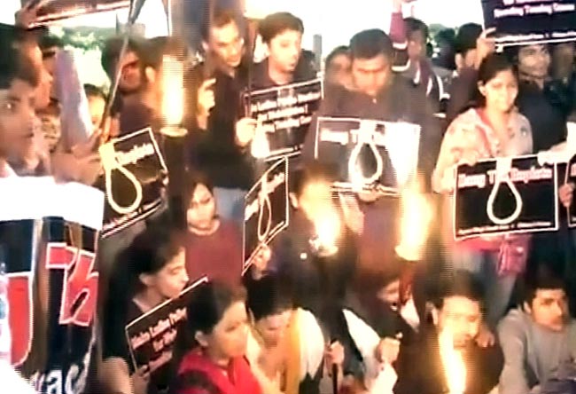 19 दिसंबर 2012: तस्वीरों में दिनभर की बड़ी खबरें