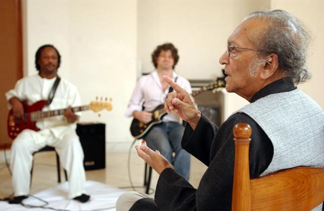 नहीं रहे सितार वादक पंडित रविशंकर | निधन पर प्रतिक्रिया