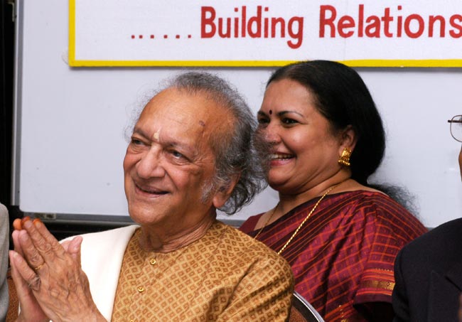 नहीं रहे सितार वादक पंडित रविशंकर | निधन पर प्रतिक्रिया