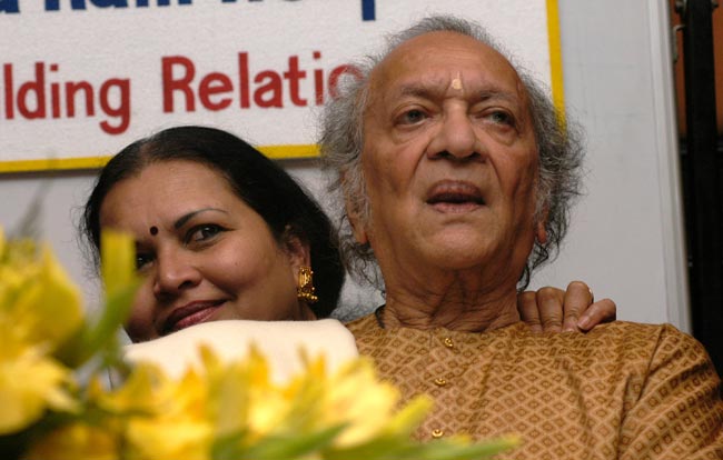 नहीं रहे सितार वादक पंडित रविशंकर | निधन पर प्रतिक्रिया