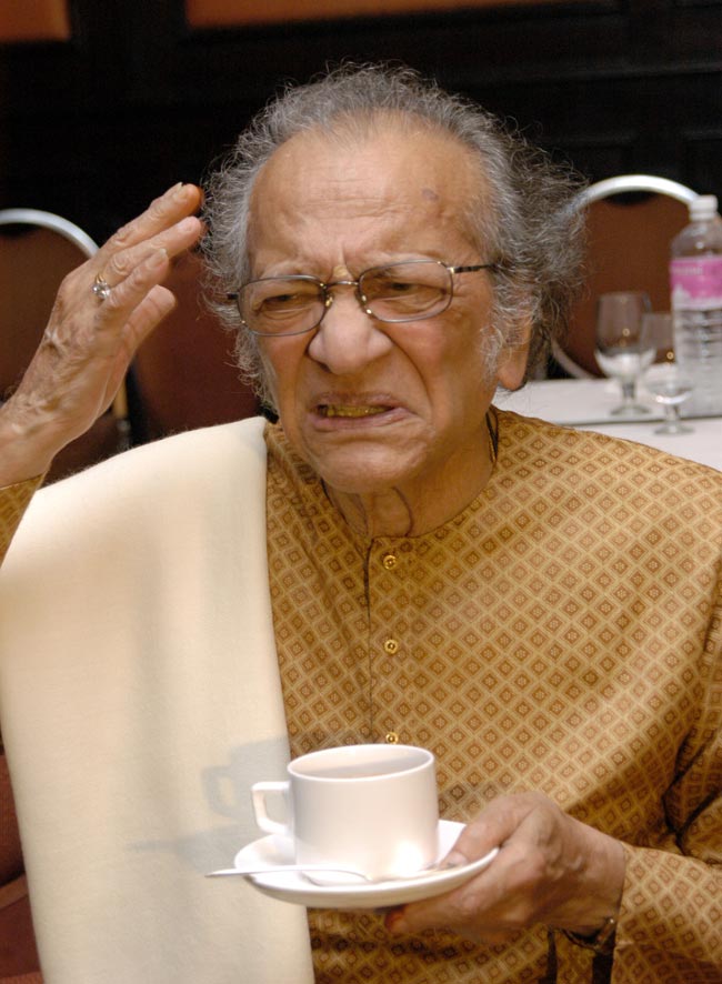 नहीं रहे सितार वादक पंडित रविशंकर | निधन पर प्रतिक्रिया