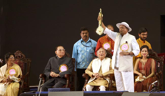 नहीं रहे सितार वादक पंडित रविशंकर | निधन पर प्रतिक्रिया