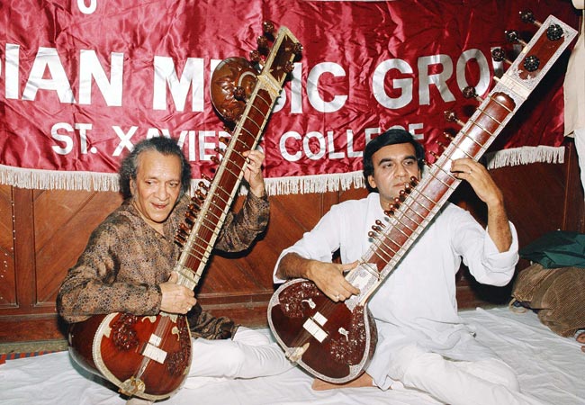 नहीं रहे सितार वादक पंडित रविशंकर | निधन पर प्रतिक्रिया