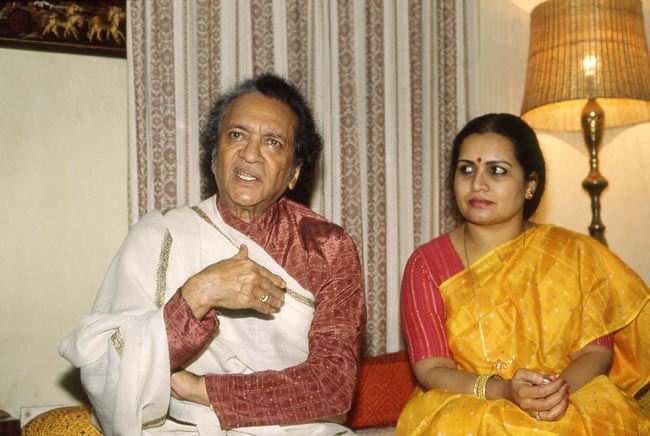 नहीं रहे सितार वादक पंडित रविशंकर | निधन पर प्रतिक्रिया