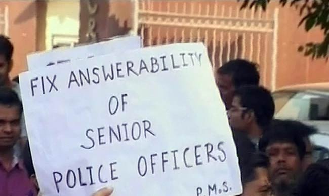 गैंगरेप पीड़िता की मौत के बाद शांतिपूर्ण प्रदर्शन | शोक में देश